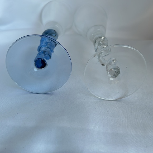 Vintage Set of 2 Hand Blown Champagne Flutes Swirl Stems 1-Blue 1- Clear 10.75”T - Picture 3 of 4